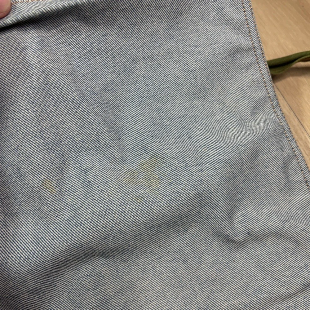 Levis light staining
